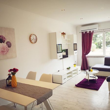 Apartmani "Sandro" Gonar Rab Town Bilik gambar