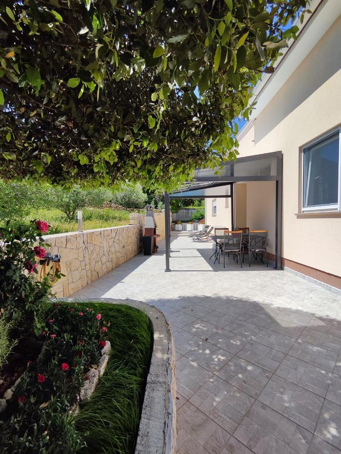 Apartmani "Sandro" Gonar Rab Town Bilik gambar