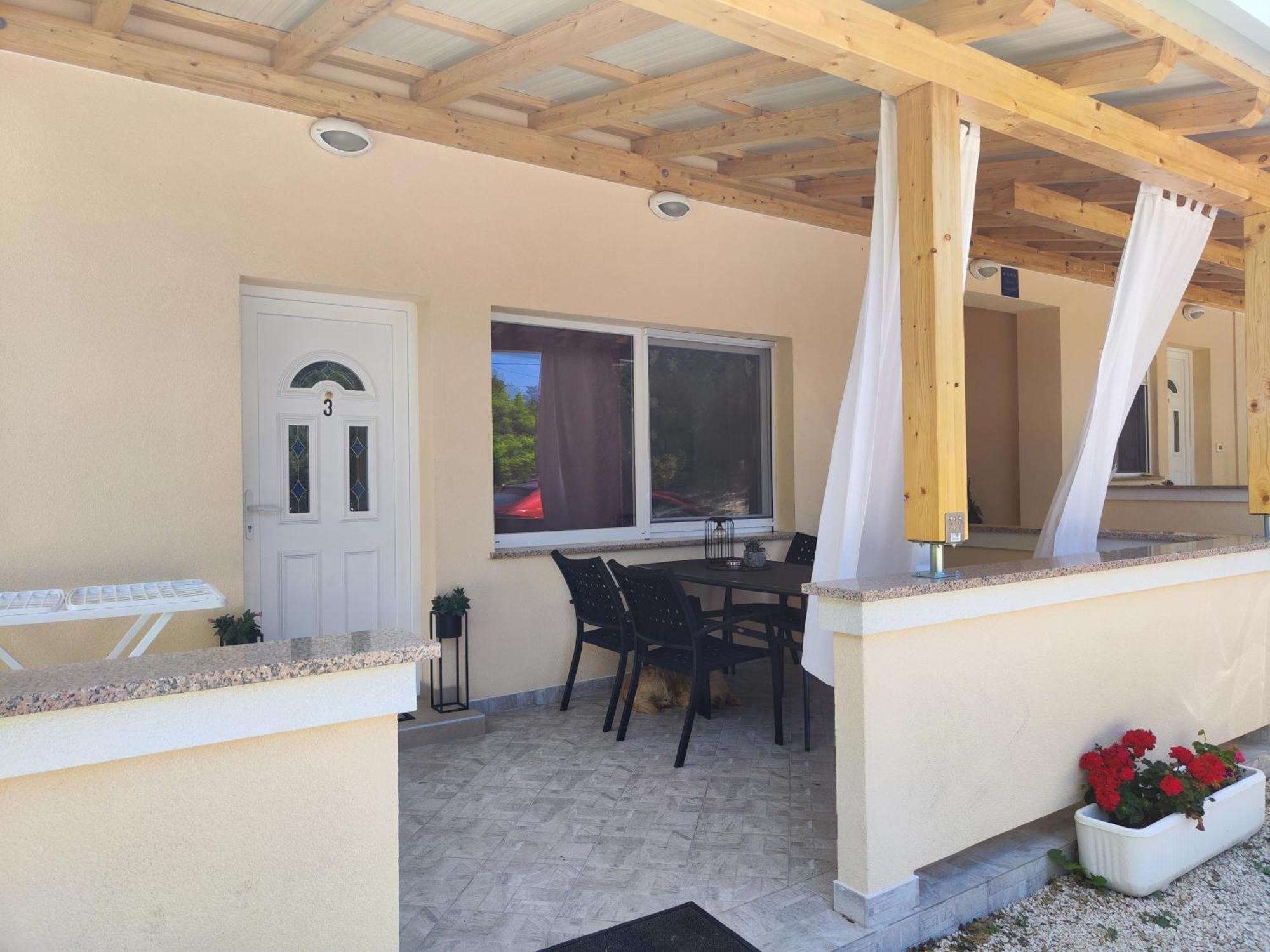 Apartmani "Sandro" Gonar Rab Town Bilik gambar