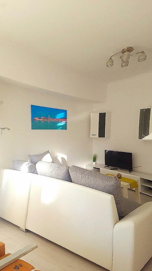 Apartmani "Sandro" Gonar Rab Town Luaran gambar