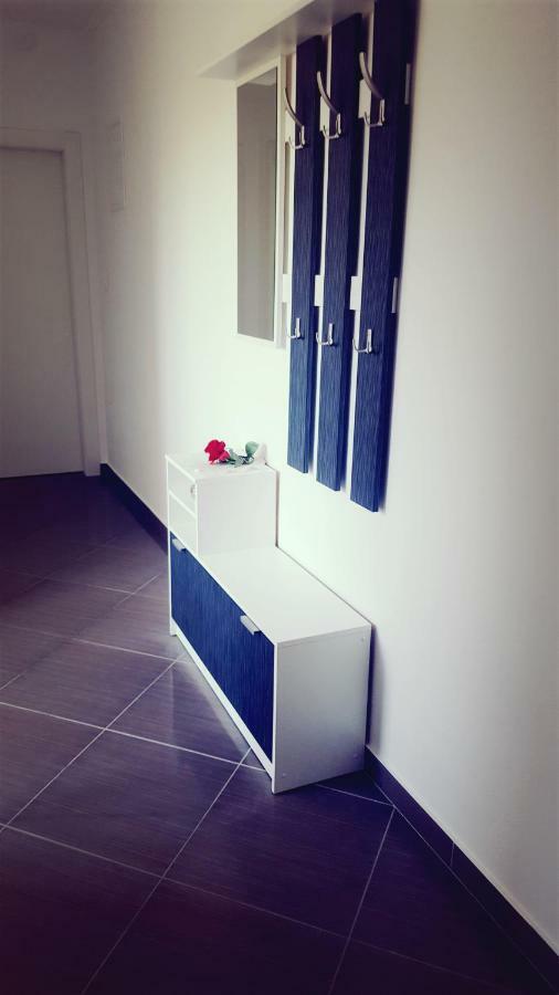 Apartmani "Sandro" Gonar Rab Town Luaran gambar