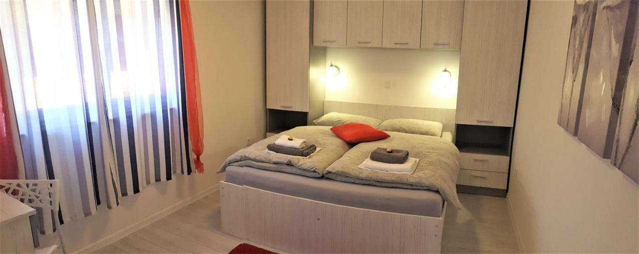 Apartmani "Sandro" Gonar Rab Town Luaran gambar